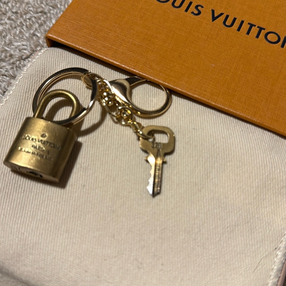 Louis Vuitton Lock and Key #320 Holder - Picture 3 of 6